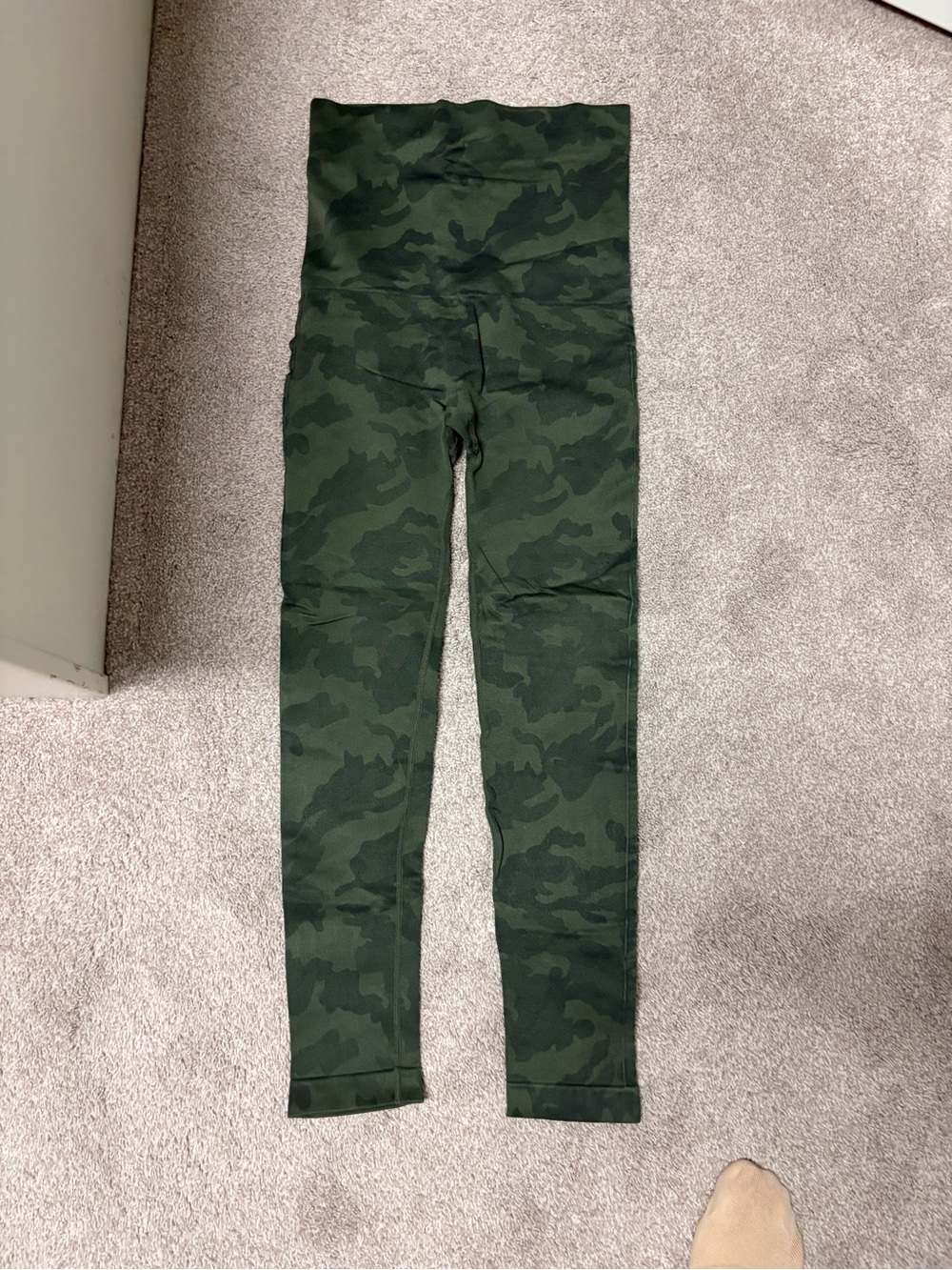 Women’s belly bandit High-Waist Camo Leggings - Green